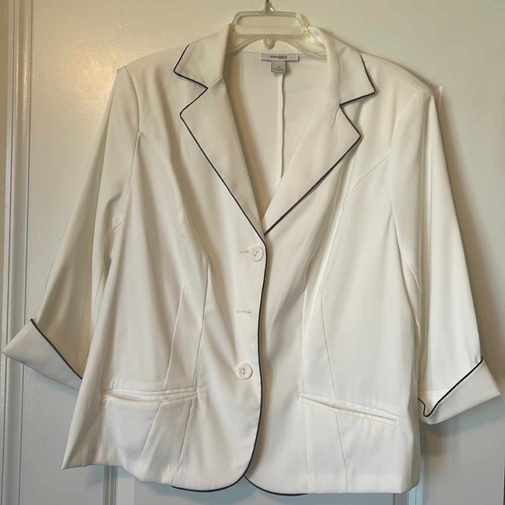 DRESS BARN White Blazer with Black Trim, 3/4 Sleeves. Shoulder Pads.